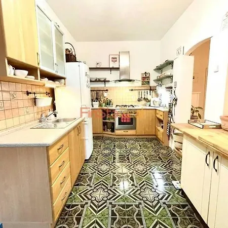 Apartamento Economy 2 Min From The Main Station Bratislava