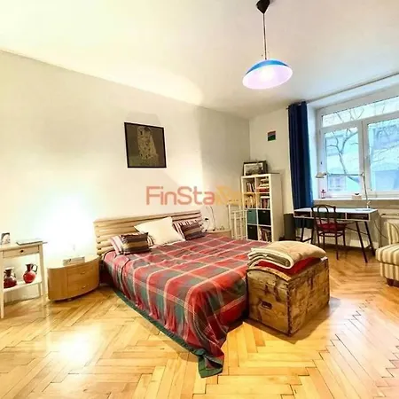 Economy 2 Min From The Main Station *